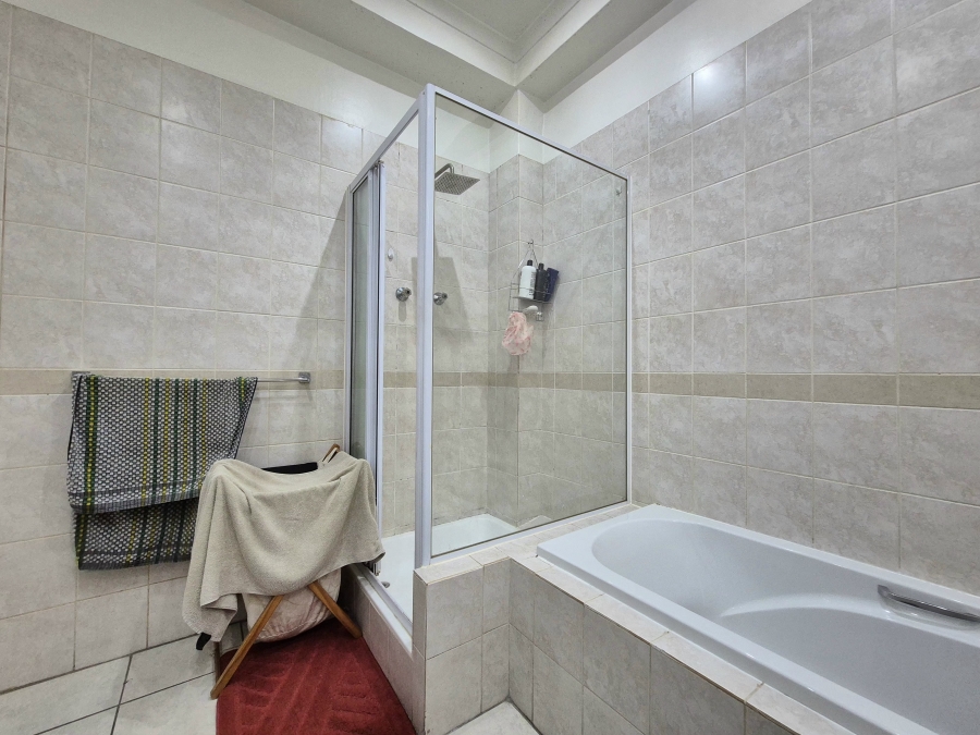 2 Bedroom Property for Sale in Wynberg Western Cape